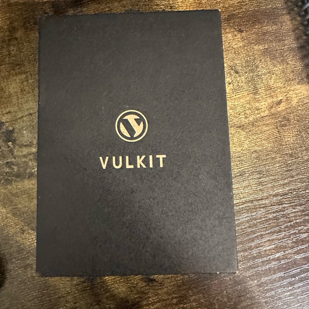 VULKIT Black and Gold Card Holder